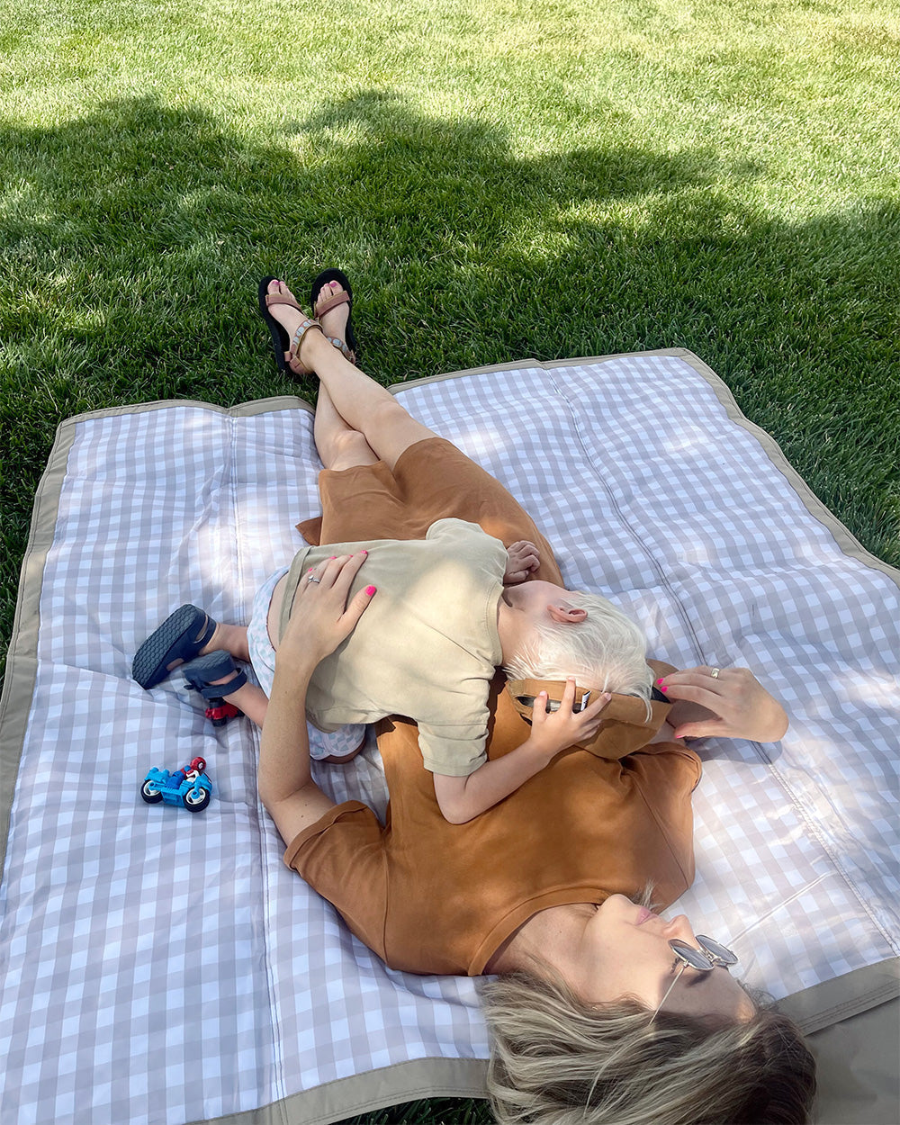 Little Unicorn Outdoor Blanket | Beige Buffalo Check