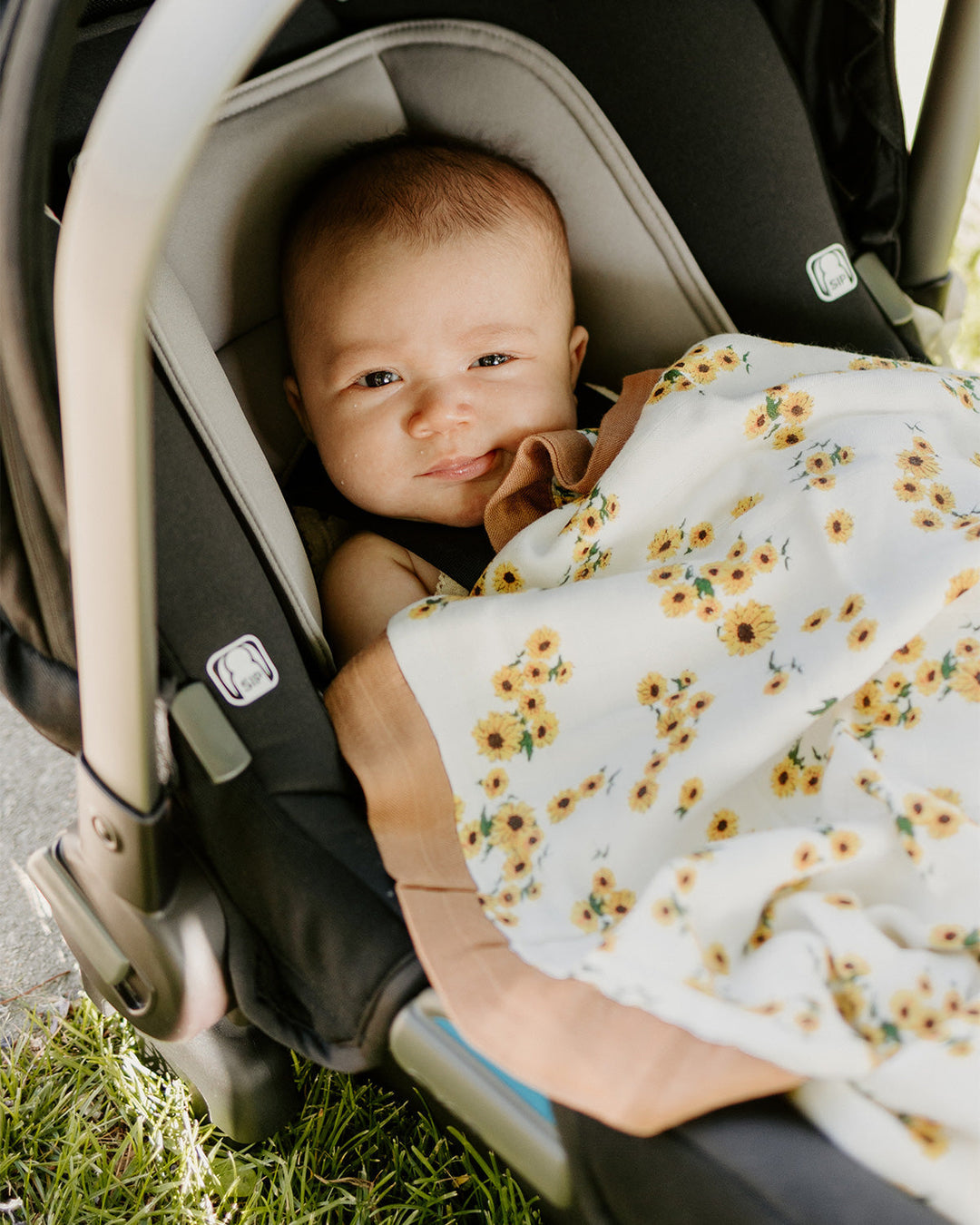 Little Unicorn Deluxe Muslin Baby Quilt | Ditsy Sunflower