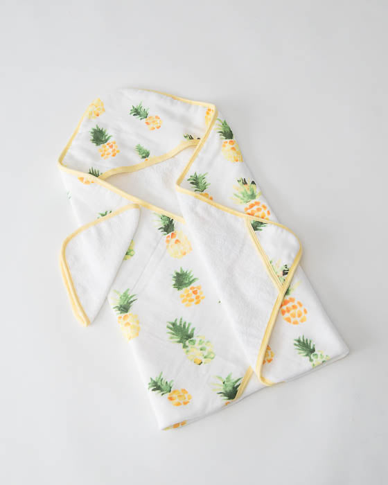 Little Unicorn Infant Hooded Towel & Washcloth Set | Pineapple