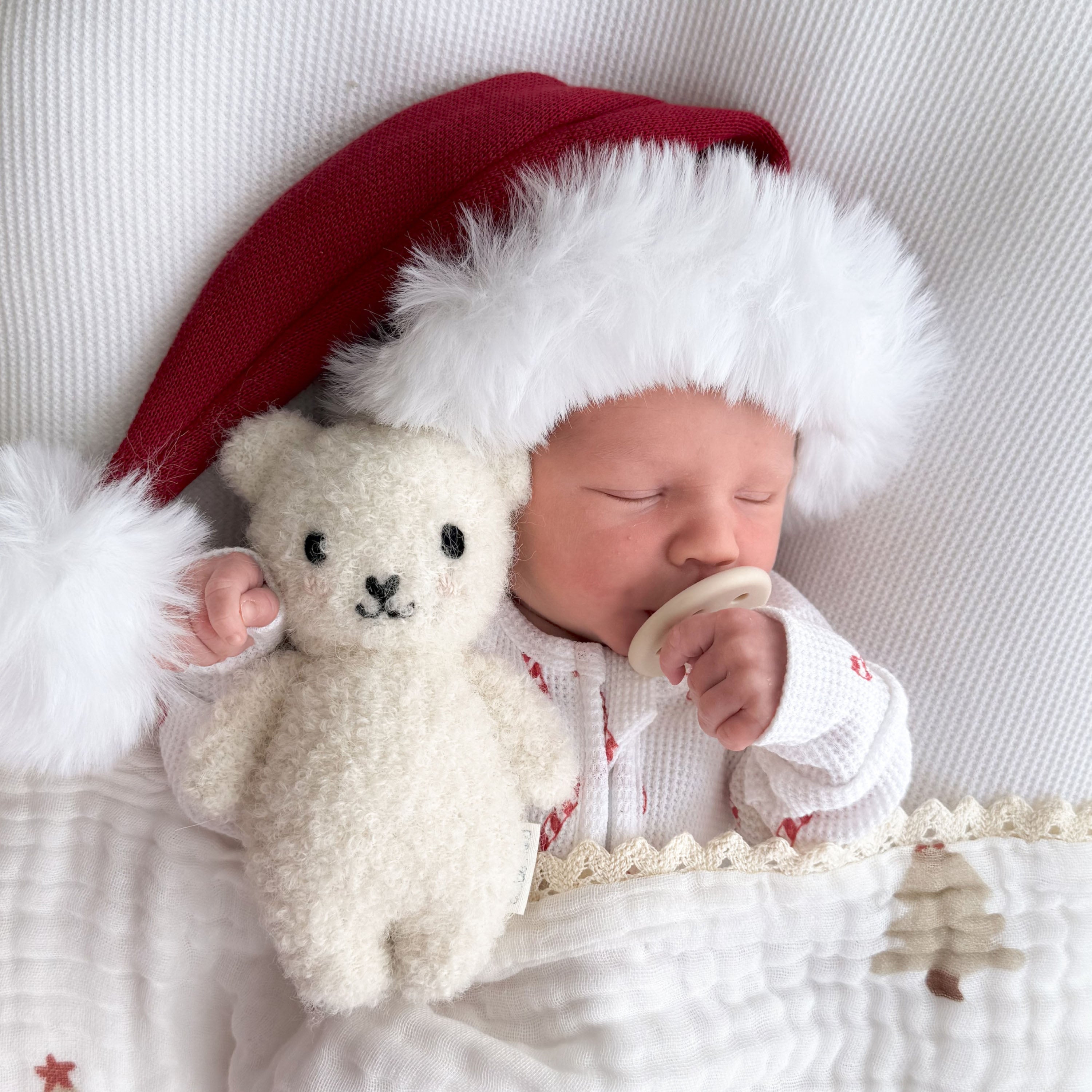 Cuddle + Kind Santa Hat | Rudolph Red – Shower Me With Love